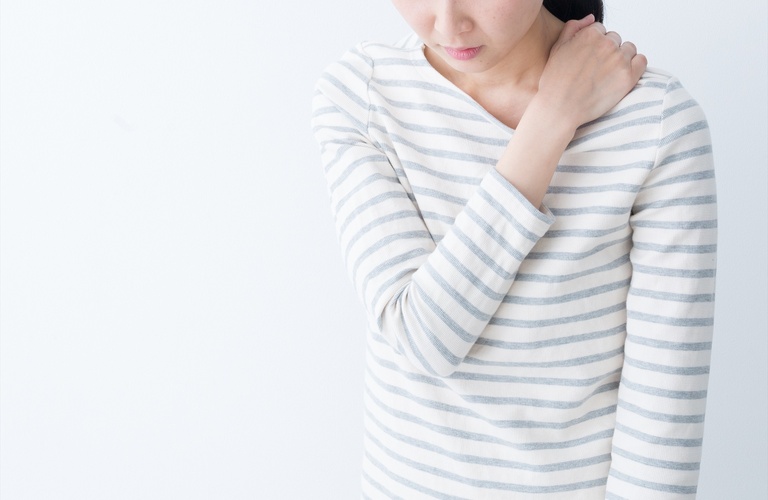 慢性的な辛い肩こりのお悩みを根本から改善へ導く施術 | 熊本市中央区の整体なら深部へ働きかけるセラピールーム藍